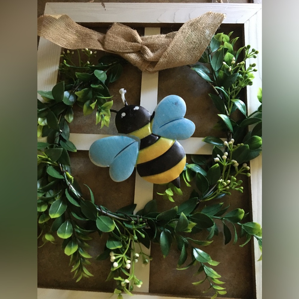 New never used Bee wall hanger size is 11x14